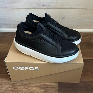 NWT- OOFOS Women’s OOmg+ Club Leather Sneakers-size 7